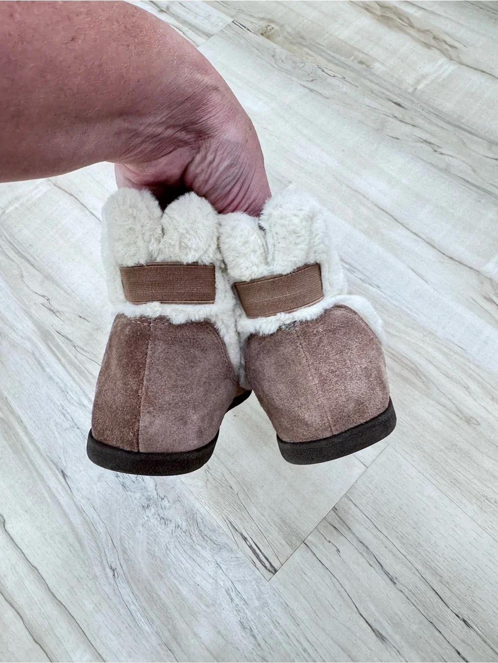 Vionic Women's Divine Maizie boot slipper shoes Sz 6.5 suede faux fur